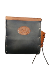 Graber 0077 Black Leather Bolt Bag